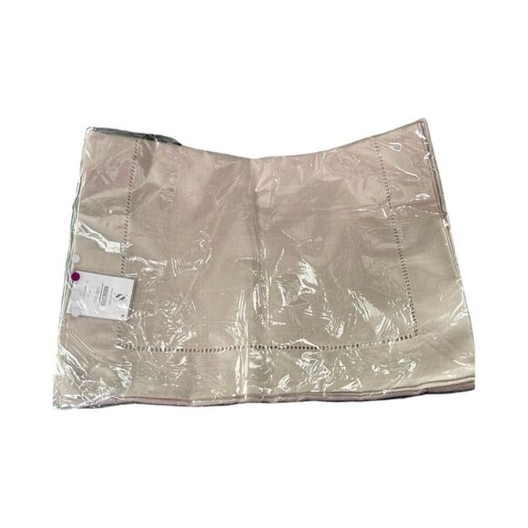 SARO LIFESTYLE HEMSTITCHED BORDER TABLE RUNNER. - Picture 1 of 4